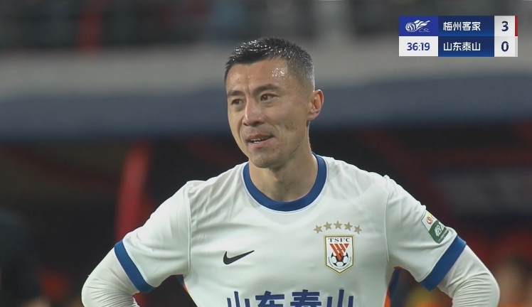 34分鐘0-3落后！36歲鄭錚苦笑36歲大雷沮喪 替補(bǔ)席黃政宇神態(tài)輕松