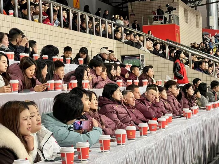 北青體育：中國女足現(xiàn)身中甲賽場，觀看重慶銅梁龍vs遼寧鐵人