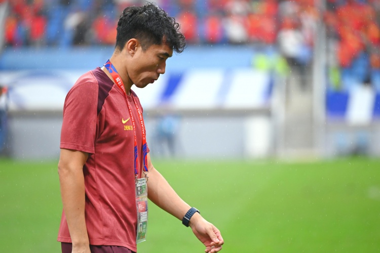 滬媒：單后腰讓國足防守承受更大壓力，若鄭智沒退役或能勝任
