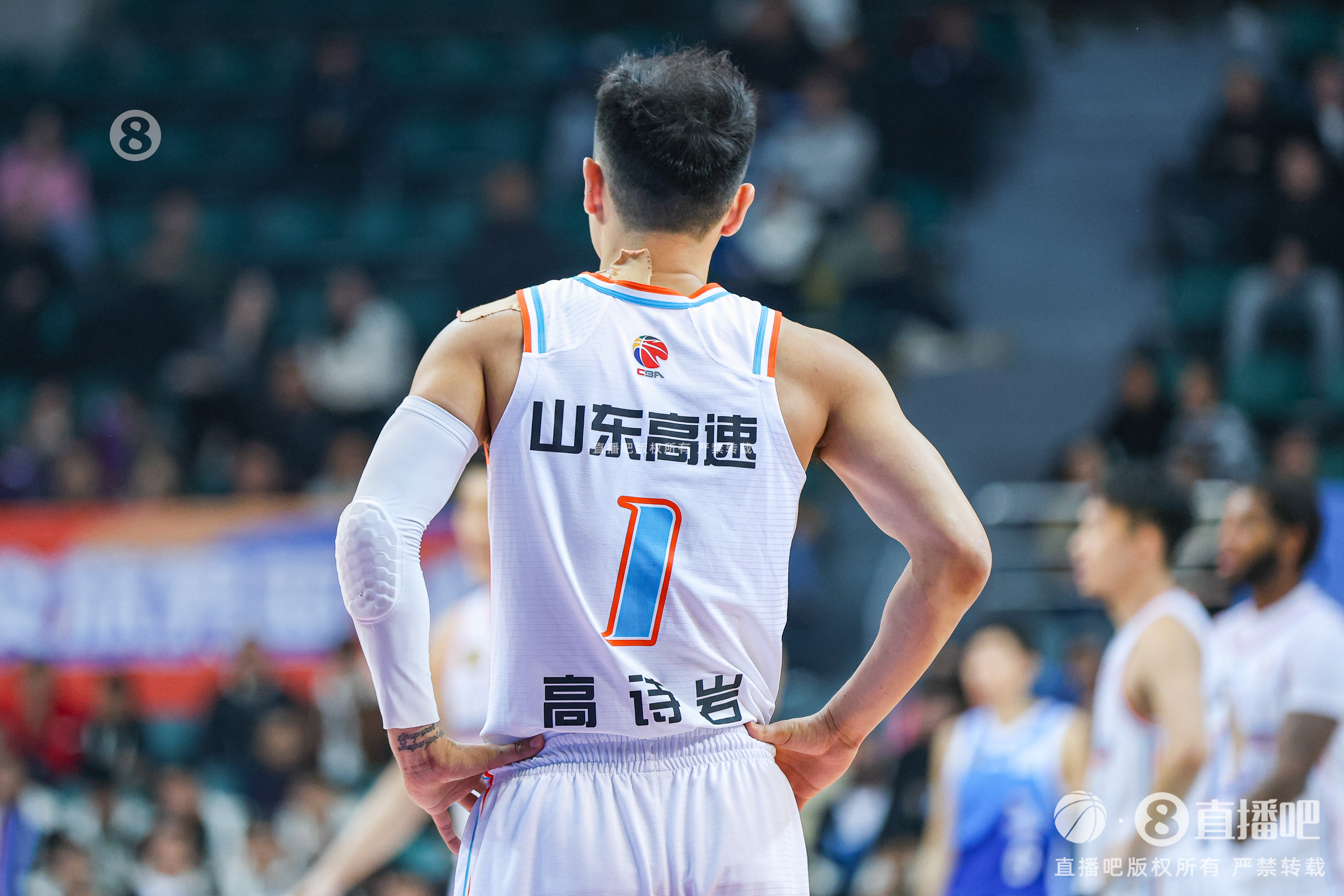 慢熱！首節(jié)山東落后四川1分 全隊(duì)首發(fā)5人單節(jié)合計(jì)僅拿到3分