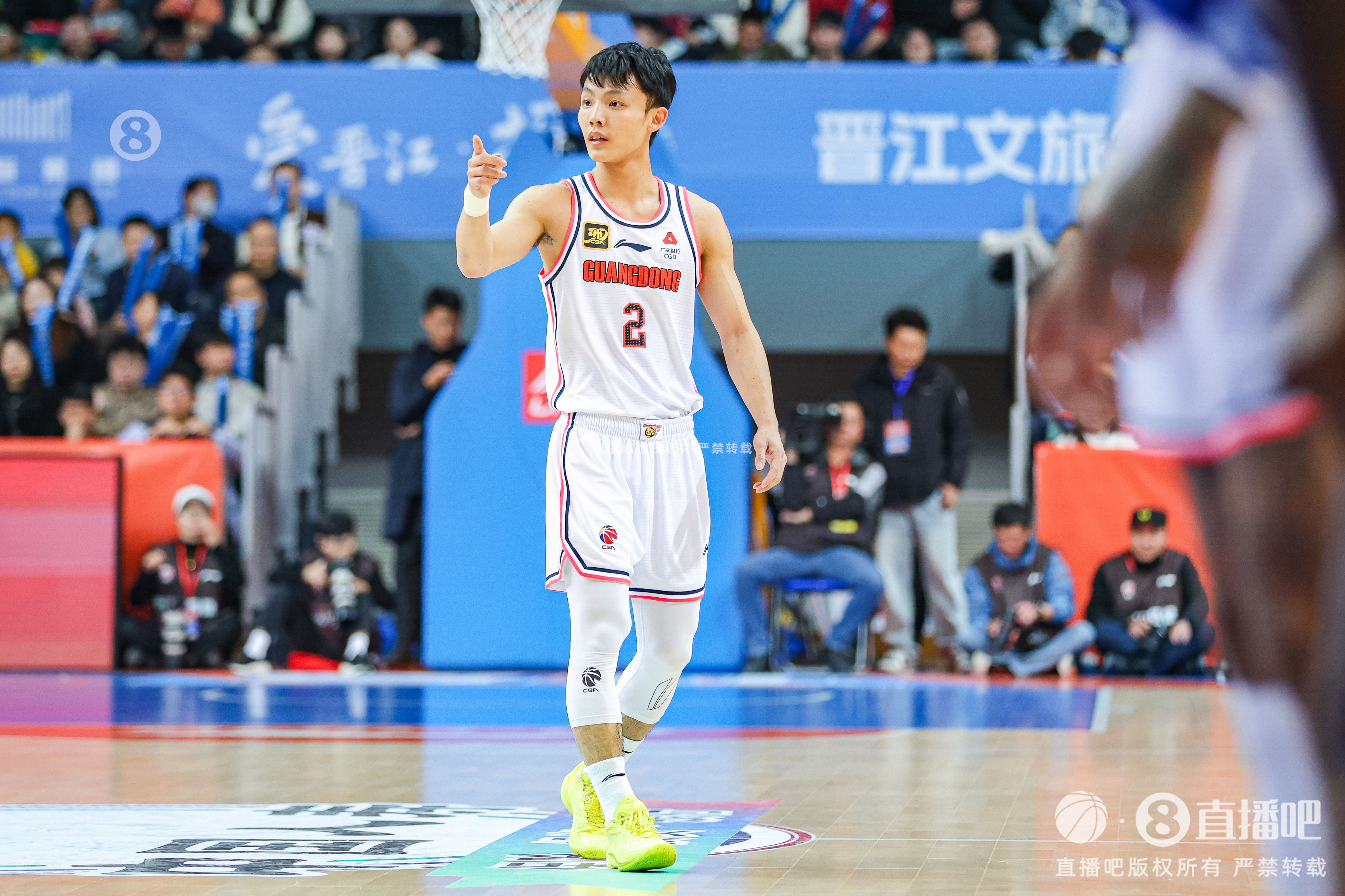 徐中鋒手感還沒開！徐杰半場12中4&三分7中2拿12分2前場板2助2斷